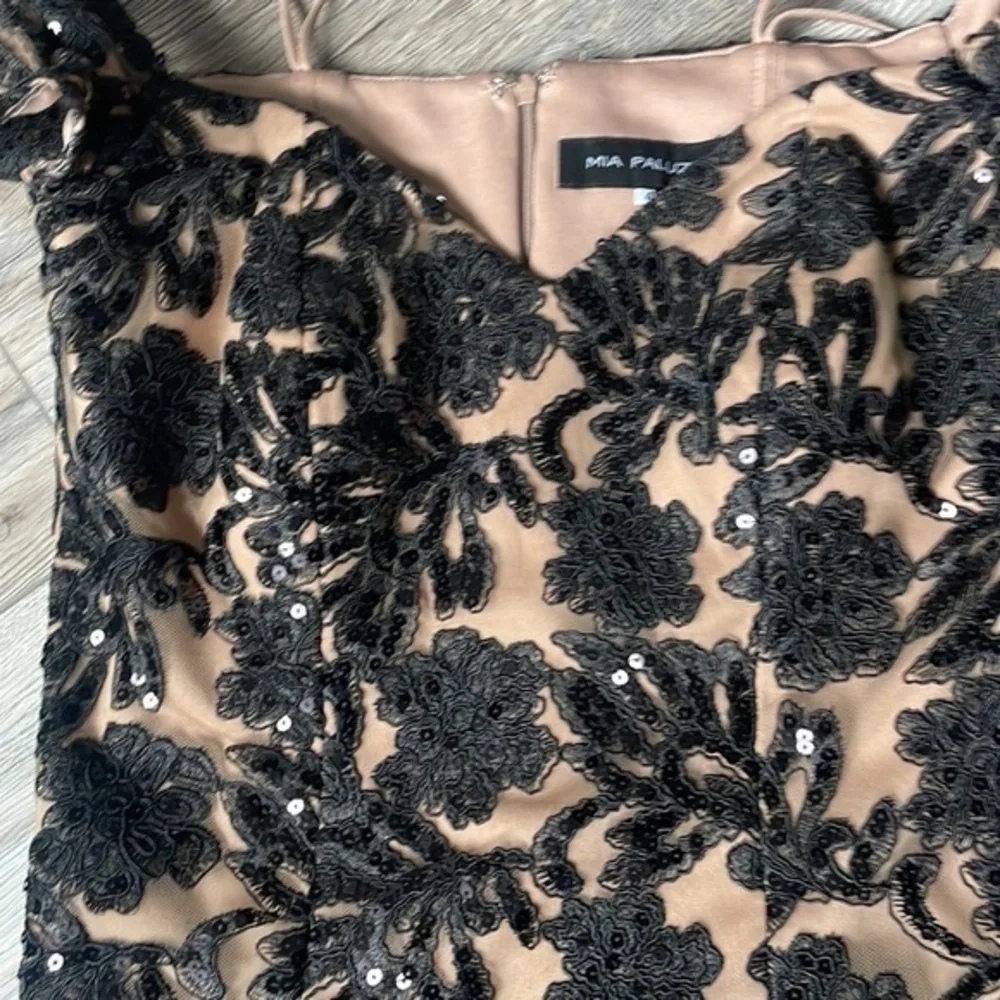 NWT Mia Paluzzi gown black sequin Floral  EXQUISITE! size 4